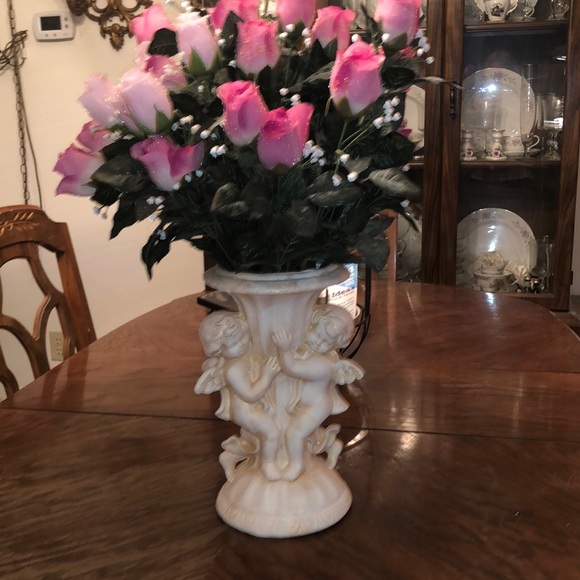 Pottery style Angel vase. Angelic and beautiful. Ivory with rose gold shimmer - Picture 1 of 15